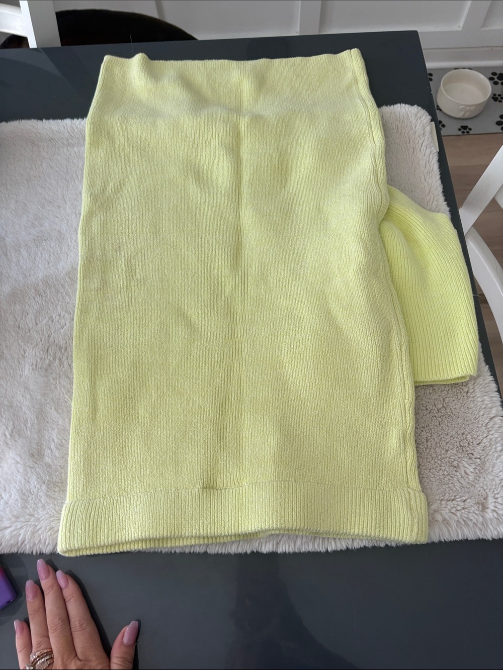 Light Yellow Ribbed V-Neck Sweater Crop - Picture 6 of 10